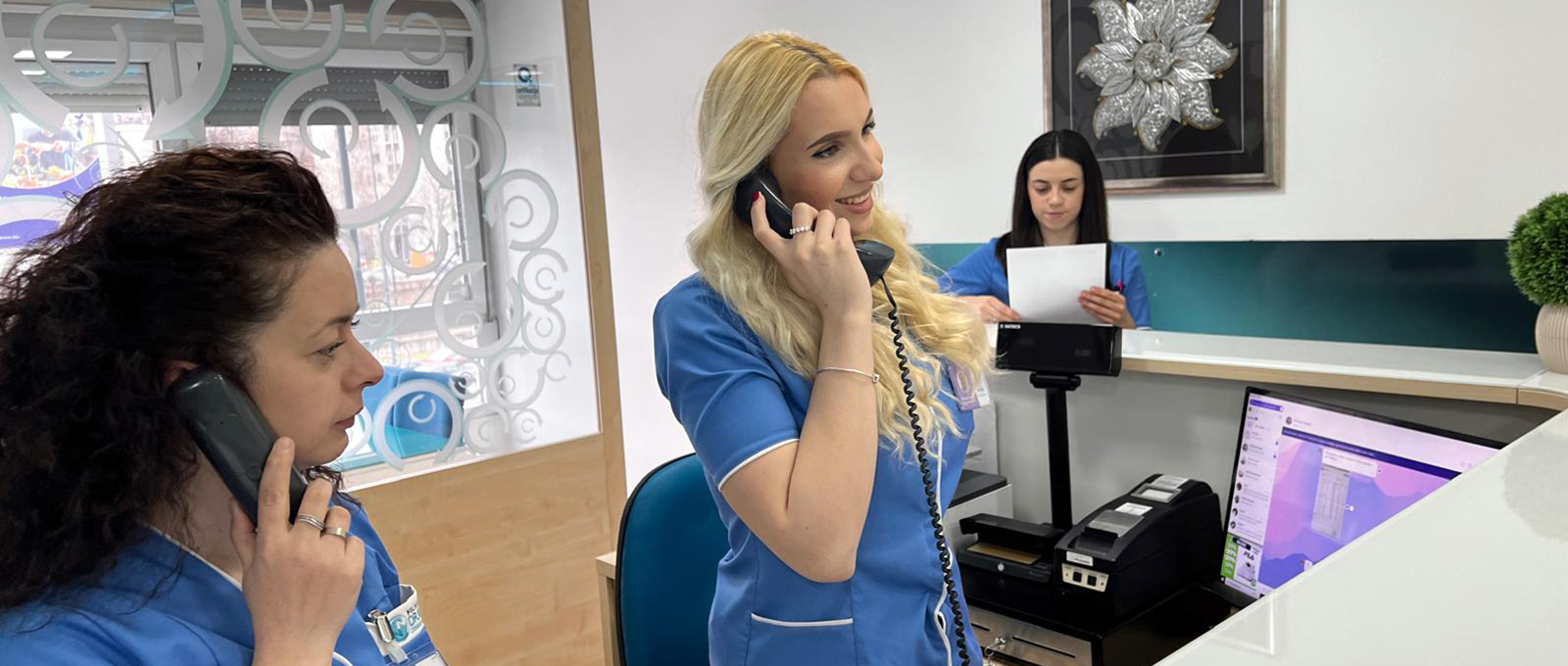 osoblje na recepciji