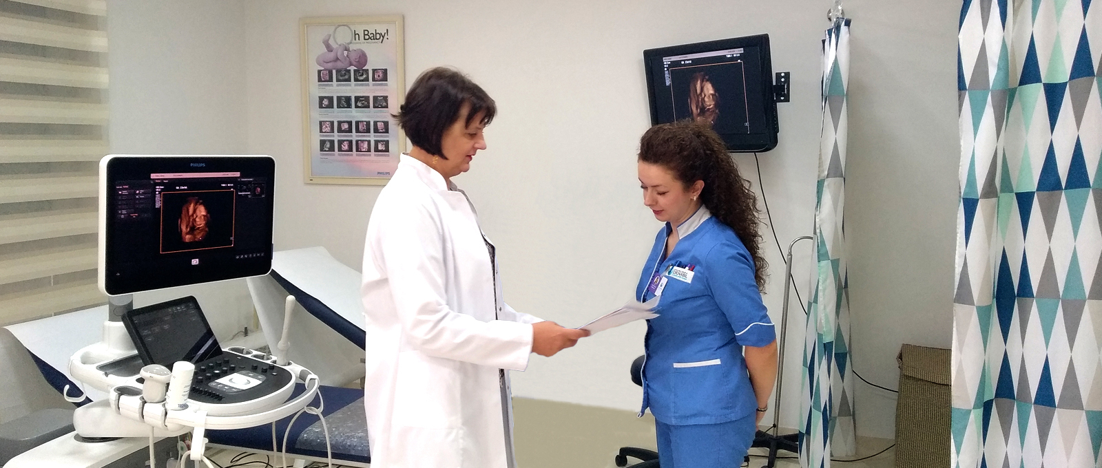 nura daje upute medicinskoj sestri